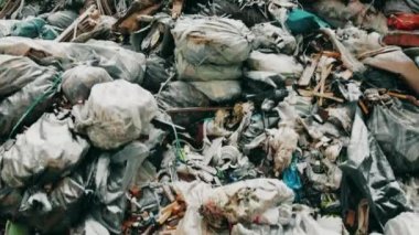 Endüstriyel atık depolama çöplüğü plastik çevresel atık geri dönüşümü