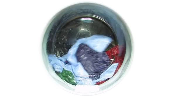 Zbliżenie Pracy Pralki Przędzenia Czyszczenia Kolorowe Tkaniny Kolorowe Spadające Odzież — Wideo stockowe