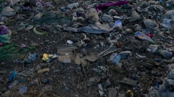 Storten Met Hoge Stapel Plastic Zakken Afval Ecologie Van Het — Stockvideo