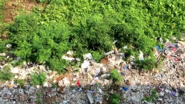 巨大なゴミ捨て場の空中ビューゴミやゴミ埋立廃棄物の問題自然汚染 — ストック動画