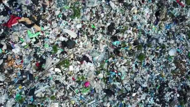 巨大なゴミ捨て場の空中ビューゴミやゴミ埋立廃棄物の問題自然汚染 — ストック動画