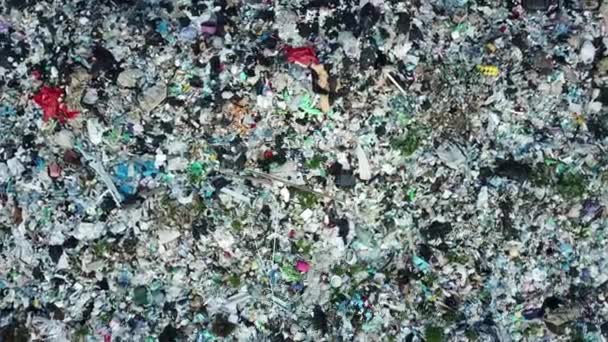 トップ表示廃棄物ゴミやゴミの埋立地自然汚染生態系の問題概念 — ストック動画