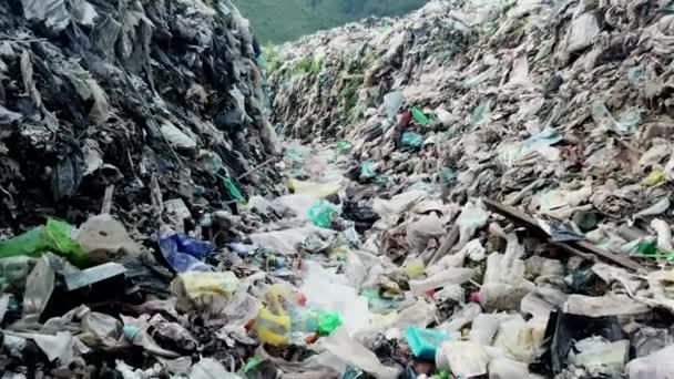 埋め立て廃棄物の山のヒープ家庭廃棄物管理産業の背景 — ストック動画