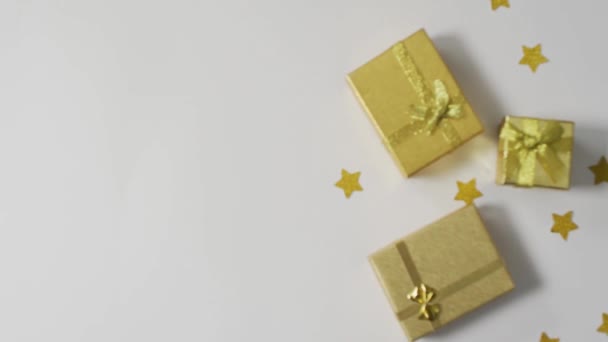 Weihnachten Geschenk Box Mit Goldband Urlaub Hintergrund Kopieren Raum Textvorlage — Stockvideo