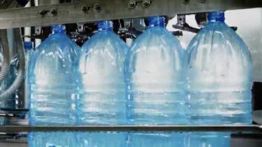 Üretim Hatları 'ndaki evcil hayvan şişeleri şişeyi dolduran plastik fabrikası yiyecek ve içecek işlemleri