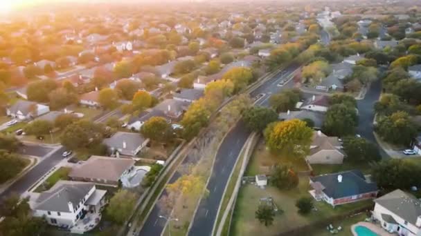 Rijke Buitenwijken Van Moderne Stad Luchtfoto Uitzicht Met Zachte Ochtend — Stockvideo