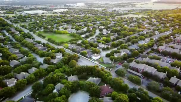 Bovengrondse Drone Uitzicht Moderne Buitenwijk Woonwijk Onroerend Goed Huizen Stadsgezicht — Stockvideo