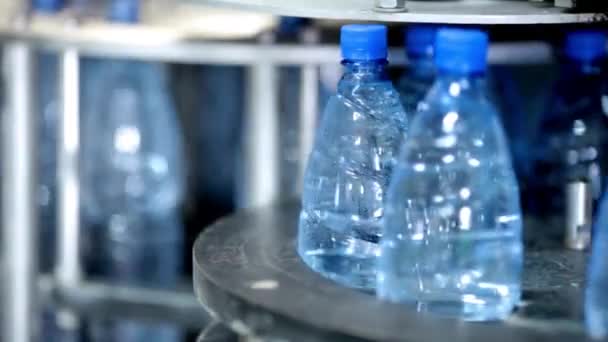 Pet Μπουκάλια Για Την Παραγωγή Γραμμές Νερό Πλήρωσης Μπουκάλι Πλαστικό — Αρχείο Βίντεο