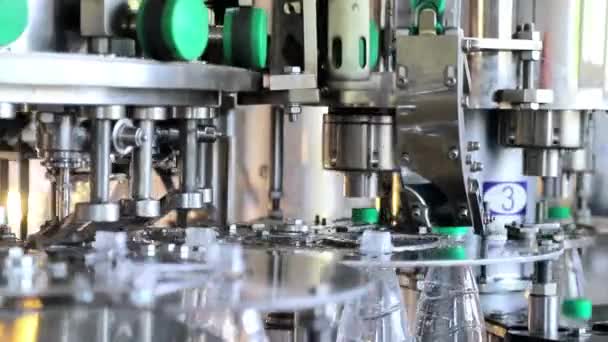 High Tech Manufacturing Facility Moldando Inúmeras Garrafas Plástico Cru Para — Vídeo de Stock