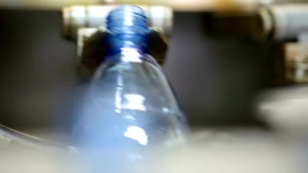 Flaska Vatten Fabrik Produktionslinje Upp Rör Sig Snabb Hastighet Med — Stockvideo