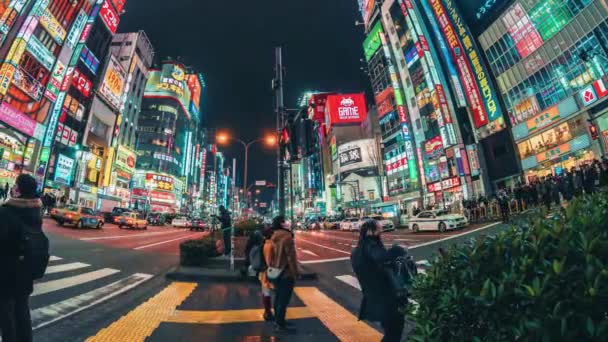 時間の経過がぼやけた夜 渋谷の賑やかな通りを横断する人々 最も忙しい横断歩道都市は — ストック動画