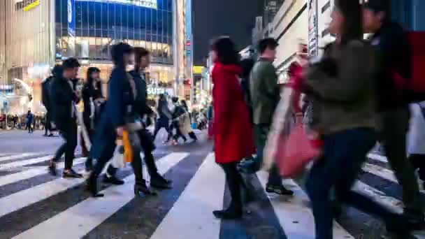 ショッピング街を歩いている黒人の匿名の群衆 都会での忙しい生活 — ストック動画