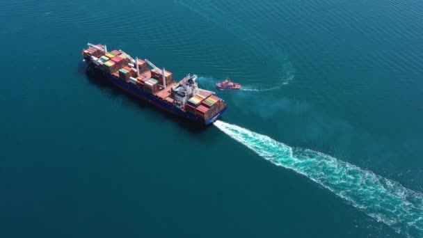 远洋船舶满载集装箱船物流进出口航运空运 — 图库视频影像