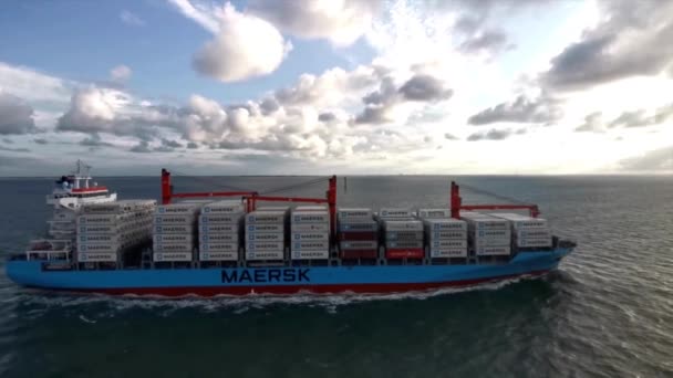 Seitenansicht Containerschiff Auf See Ozeanhintergrund Güterverkehr Und Logistikschifffahrt — Stockvideo