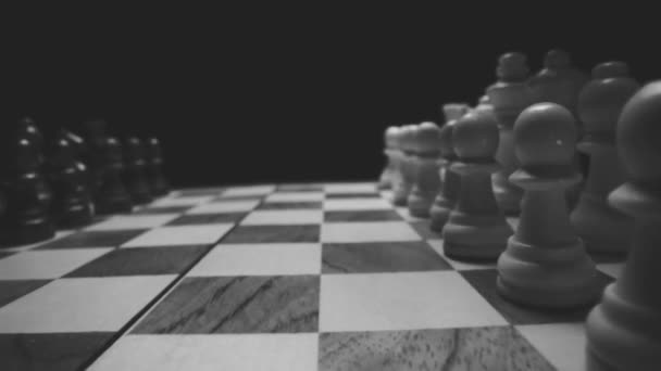 Cinematic Slow Motion Chessboard Schaakstuk Strategie Intelligent Business Zwart Wit — Stockvideo