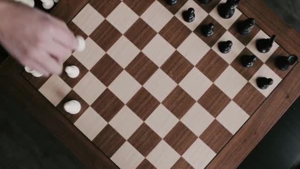 Hand Holding Moving Chess Pieces Board Top View Επιτυχία Ανταγωνισμού — Αρχείο Βίντεο