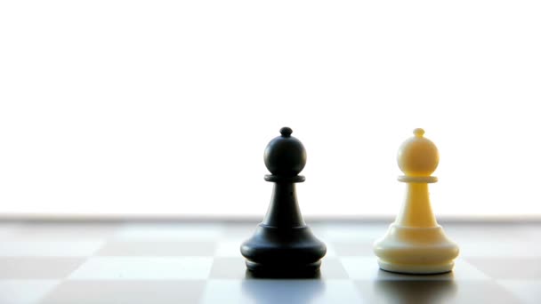 Шахматная Пешка Белого Игрока Побеждает Концепцию Бизнес Идей Конкуренции Шахматной — стоковое видео