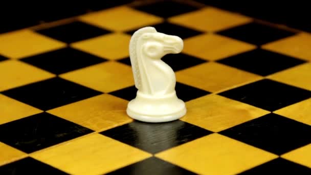 Närbild Chess Riddarpjäser Figurerar Schackbrädet Affärsstrategi Leader Koncept Rotera Rörelse — Stockvideo
