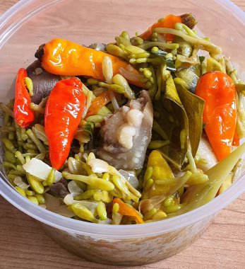 Sayur Bunga Pepaya, bir Manado ya da Minahasan Endonezya mutfağı. Papaya çiçeğinden yapılmış ev yapımı sebze mutfağı.