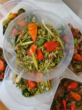 Sayur Bunga Pepaya, bir Manado ya da Minahasan Endonezya mutfağı. Papaya çiçeğinden yapılmış ev yapımı sebze mutfağı.