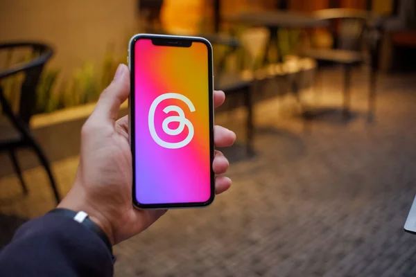 Endonezya, 6 Temmuz 2023 Bağlantı Aygıtları: Akıllı Telefon Tartışmalı Uygulama Logosunu Gösteriyor