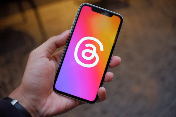 Endonezya, 6 Temmuz 2023 Bağlantı Aygıtları: Akıllı Telefon Tartışmalı Uygulama Logosunu Gösteriyor
