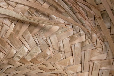 Arkaplan ve tasarım için renk dokusu. Renkli iplikler. Samandan örgü örüyorum. Çantanın ve kumaşın yüzeyi.