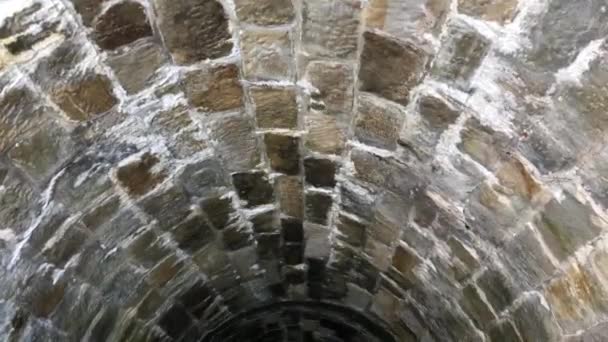 Tunnel Pietra Molto Spaventoso Sotto Diga Resevoir Bystricka Nella Repubblica — Video Stock