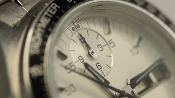 Primer Plano Plano Detallado Sobre Correr Reloj Parada Vintage Cronógrafo — Vídeo de stock