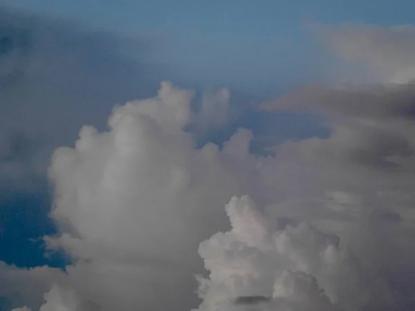 Awan Berbulu Putih Azure Langit Biru Muda Latar Belakang Untuk — Stok Foto