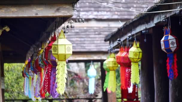 Colorido Hecho Mano Tradicional Lanna Tung Colgando Cuerda Templo Tailandés — Vídeos de Stock