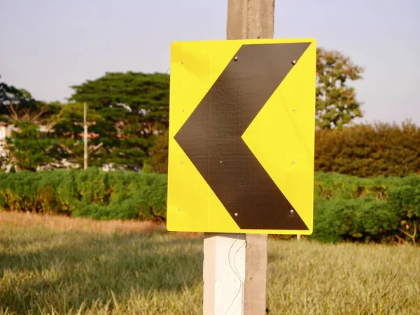 arrow line black yellow background, traffic road signs, Caution yellow road signs arrows, Turn right arrow to the right ahead yellow diamond sign road