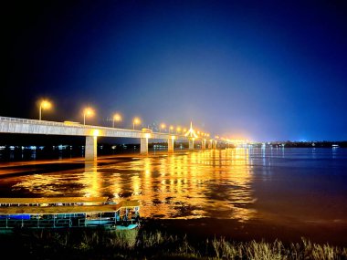 Tayland ve Laos arasındaki Mekong Nehri Köprüsü, Gece Kong Nehri üzerindeki köprü, İkinci ThaiLao Dostluk Köprüsü. Mekong üzerinden Tayland 'daki Mukdahan vilayetini bağlıyor.