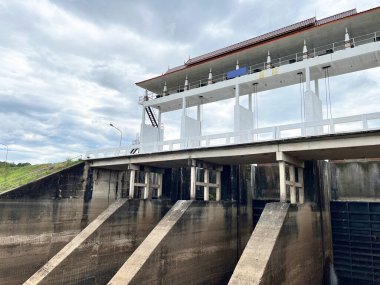 spillway gate of a concrete dam. This industrial structure channels water from a reservoir, demonstrating the controlled flow and discharge in a dam system, dam infrastructure clipart