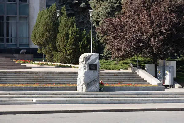 モルドバ シナウ シナウ 2023 ソビエト占領の犠牲者の記念碑 — ストック写真