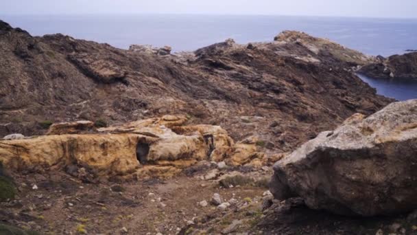 ユニークな岩の形成を持つチュデラ自然公園の海 高品質4K映像 — ストック動画