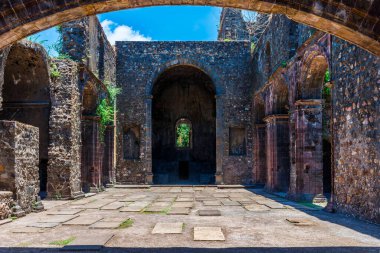 This ancient rock architecture has stood the test of time, its been around for more then 400 years. The location is: Bassien Fort, Killa Rd, Police Colony, Vasai West, Vasai-Virar, Maharashtra 401201, India