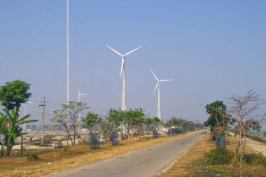 Sirajganj 'daki alanda rüzgar türbini