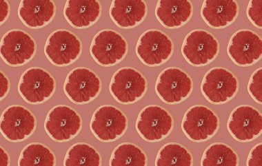 Pembe arka planda izole edilmiş greyfurt dilimleri kes. Citrus konsepti.