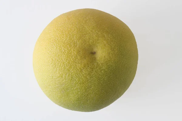 柚子或石榴果在白色背景下被分离出来 顶部视图 — 图库照片