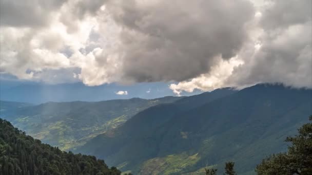 Bulutlar Aşırı Hızlanıyor Himalaya Dağları Manzaralı Hindistan Uttarakhand — Stok video