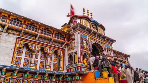 Badrinath Himalaya Daki Badri Narayana Tapınağı Nda Seyyahlar Kalabalık Zaman — Stok video