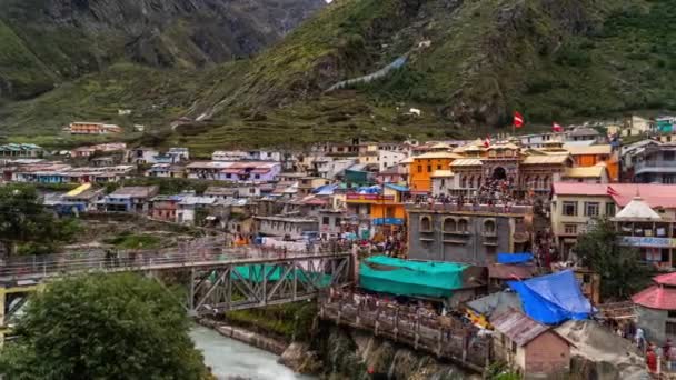 Πλήθος Προσκυνητών Στο Ναό Badrinath Himalaya Του Badri Narayana Timelapse — Αρχείο Βίντεο