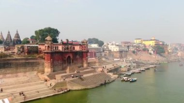 Varanasi Ghat hava aracı görüntüsü, Ganj, Benares, Hindistan 'da 4k sabah - 10.05.2022