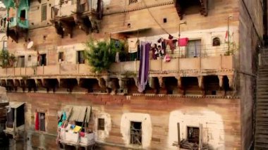 Varanasi Ghat hava aracı görüntüsü, Ganj, Benares, Hindistan 'da 4k sabah - 10.05.2022