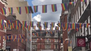 Londra Soho Harici Sokak Manzarası 4k, Birleşik Krallık, Westminster - 10.08.2022