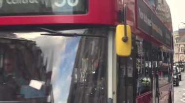 Londra tur otobüsü Trafalgar Meydanı, 4k UK Westminster, 19.07.2022