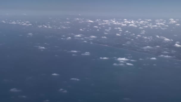 Voando Acima Das Nuvens Veja Solo Mar Partir Avião Movimento — Vídeo de Stock
