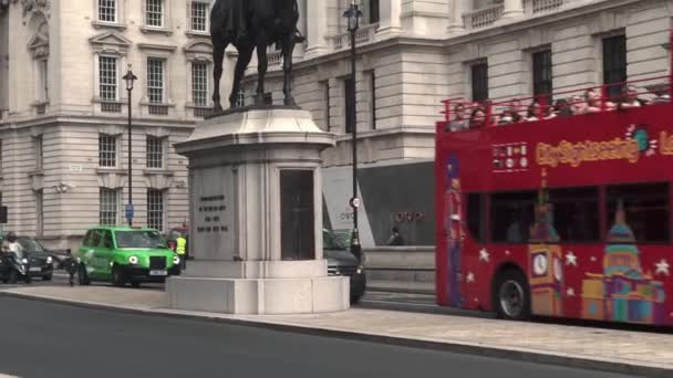 London Tour Bus Trafalgar Square Westminster 2022 — Vídeo de stock