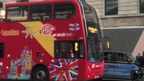 London Tour Bus Trafalgar Square Westminster 2022 — стокове відео